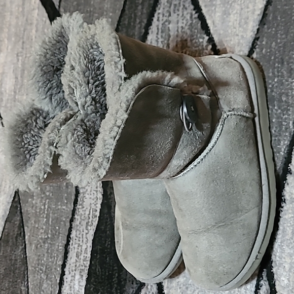 UGG BAILEY BUTTON CLASSIC SHORT GRAY BOOTS PRICE FIRM - Picture 6 of 12